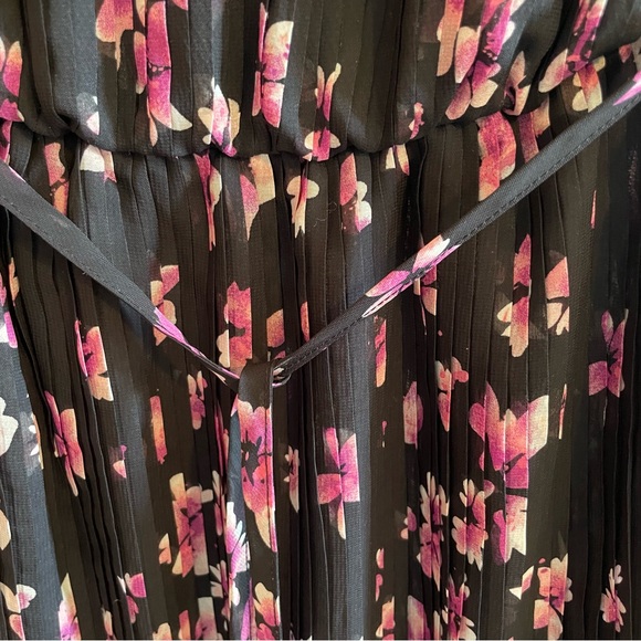 Forever21 Black Pleated Floral Pink and White Strapless Mini Dress in Size Small - Picture 4 of 12